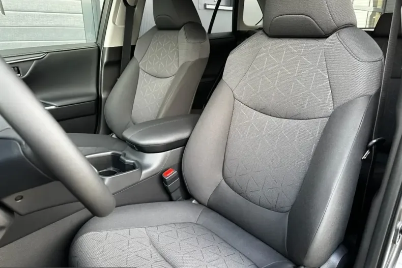 Toyota RAV4 din 2023 cu 11.505 km - oferta TOY215347 - foto 28