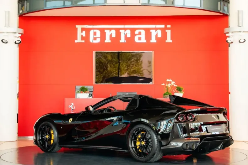 Ferrari 812 din 2023 cu 2.980 km - oferta FER215350 - foto 3
