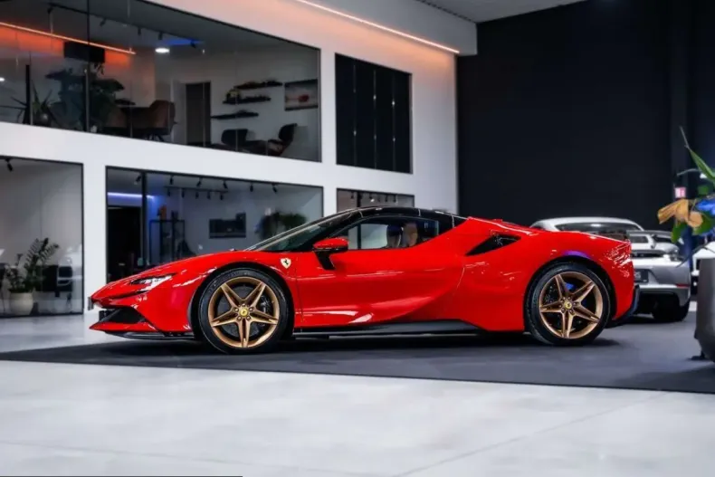 Ferrari SF90 din 2025 cu 4.075 km - oferta FER215351 - foto 4