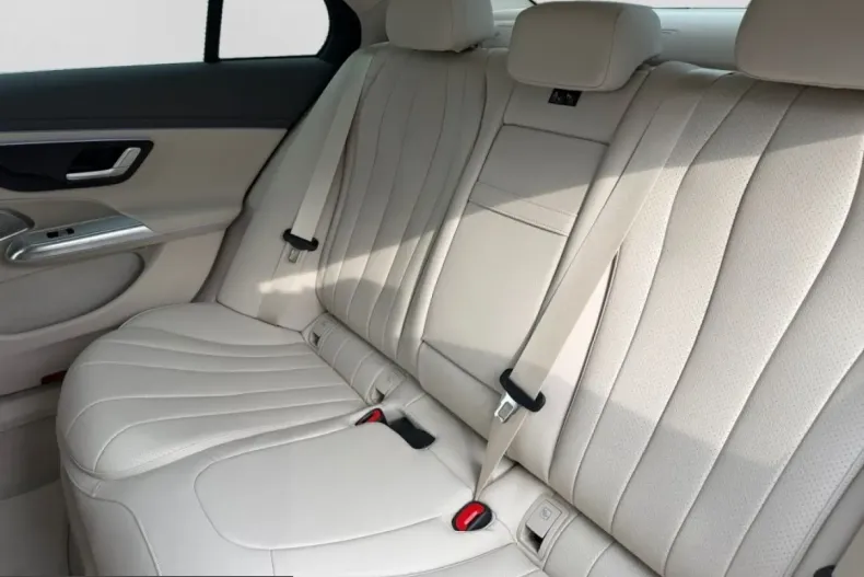 Mercedes-Benz E 450 (Clasa E) din 2025 cu 26.606 km - oferta MER215358 - foto 11