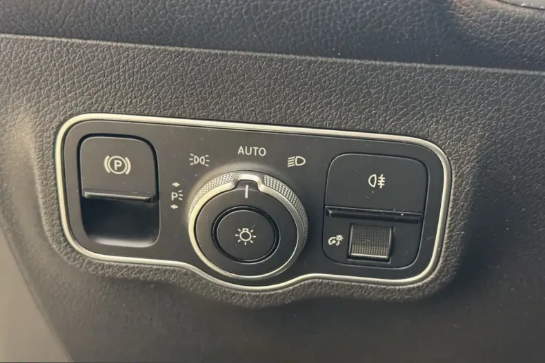 Mercedes-Benz GLB 200 (Clasa GLB) din 2022 cu 87.758 km - oferta MER215373 - foto 12
