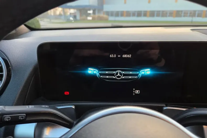 Mercedes-Benz GLB 180 (Clasa GLB) din 2022 cu 68.000 km - oferta MER215383 - foto 19