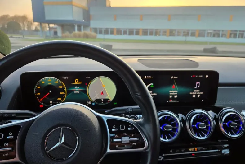 Mercedes-Benz GLB 180 (Clasa GLB) din 2022 cu 68.000 km - oferta MER215383 - foto 20