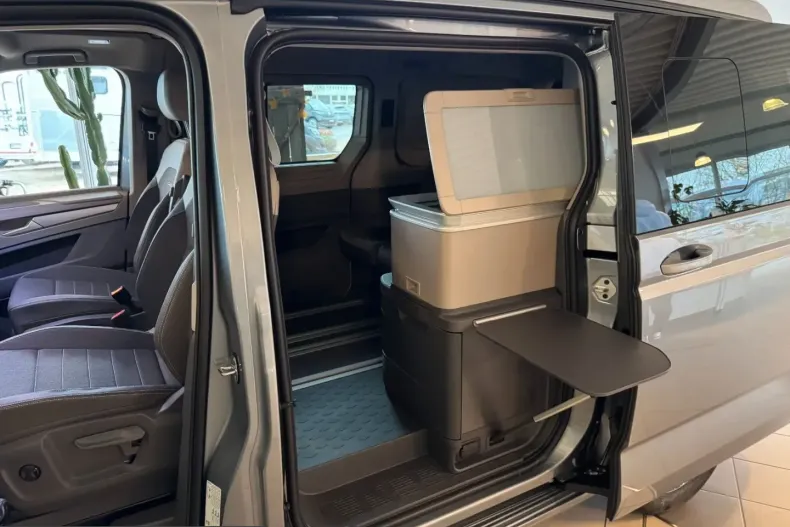 Volkswagen T7 California din 2024 cu 9.500 km - oferta VOL215398 - foto 9