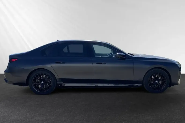 BMW M760 (Seria 7) din 2024 cu 71.650 km - oferta BMW215444 - foto 3
