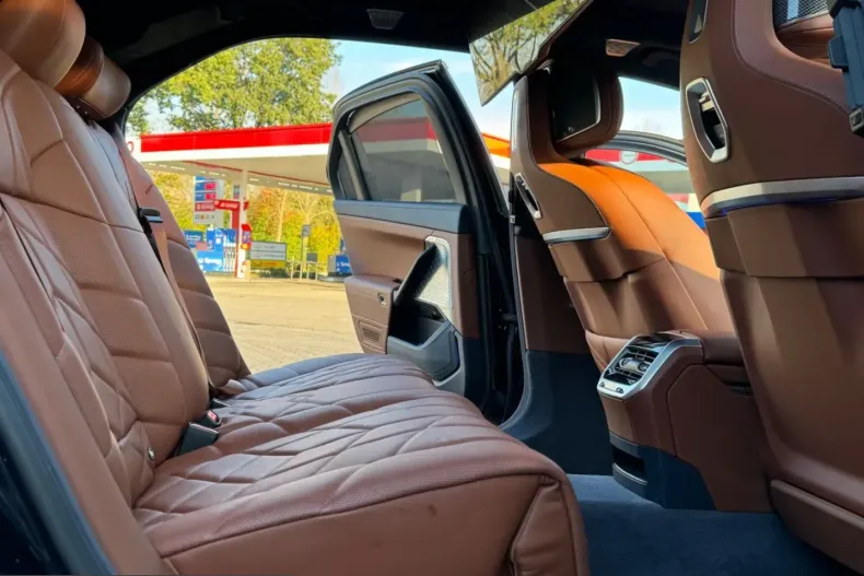 BMW M760 (Seria 7) din 2023 cu 75.000 km - oferta BMW215445 - foto 20