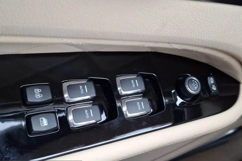 KGM Rexton din 2025 cu 12 km - oferta KGM215456 - foto 27