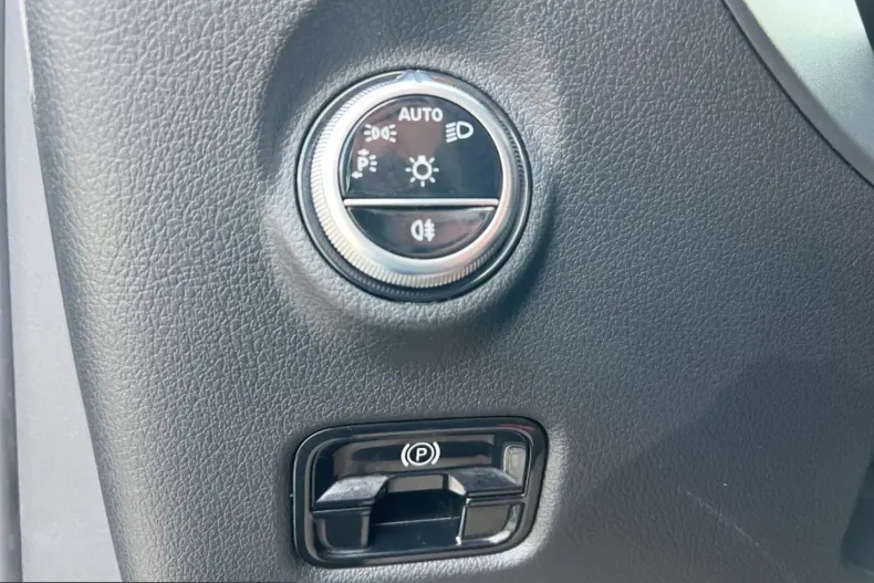 Mercedes-Benz C 220 (Clasa C) din 2022 cu 69.725 km - oferta MER215466 - foto 31