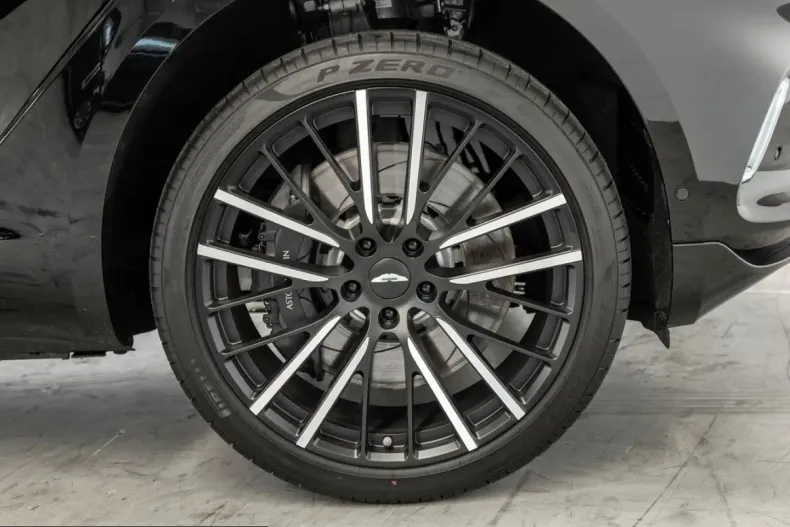 Aston Martin DBX din 2024 cu 19.900 km - oferta AST215470 - foto 4
