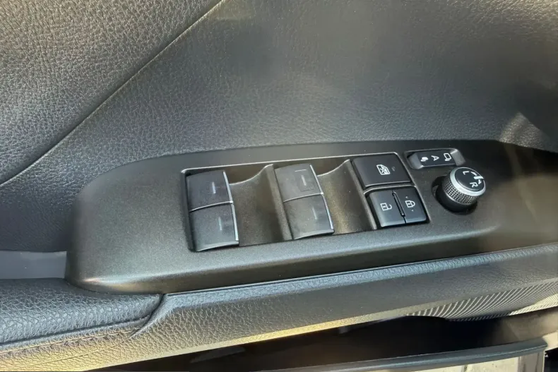 Toyota Camry din 2023 cu 38.436 km - oferta TOY215484 - foto 9