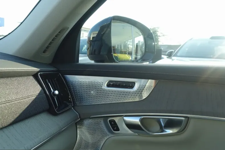 Volvo XC90 din 2025 cu 17.350 km - oferta VOL215494 - foto 15