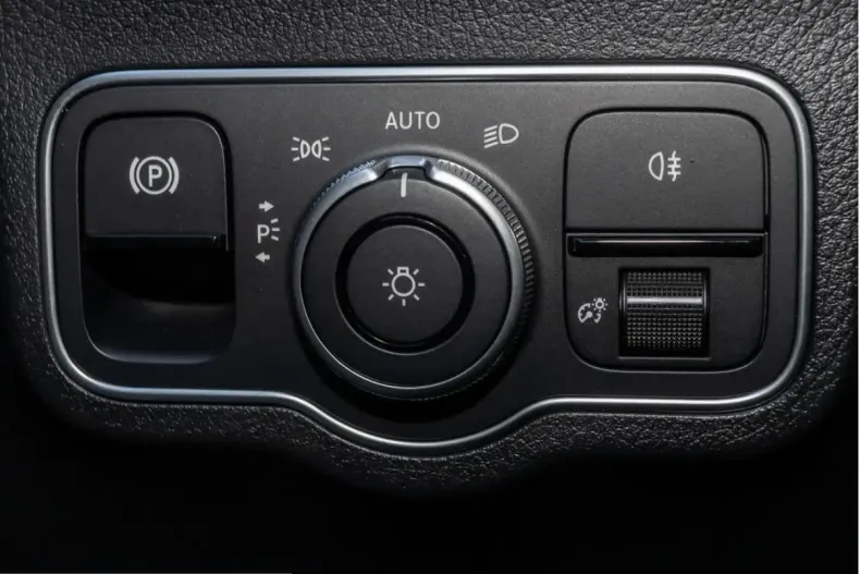Mercedes-Benz GLA 250 (Clasa GLA) din 2025 cu 7.347 km - oferta MER215495 - foto 19