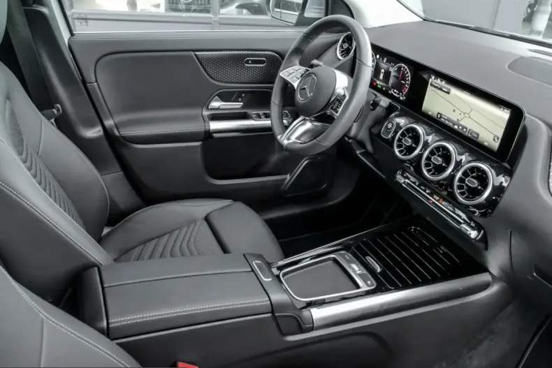 Mercedes-Benz GLA 250 (Clasa GLA) din 2025 cu 11.074 km - oferta MER215496 - foto 7