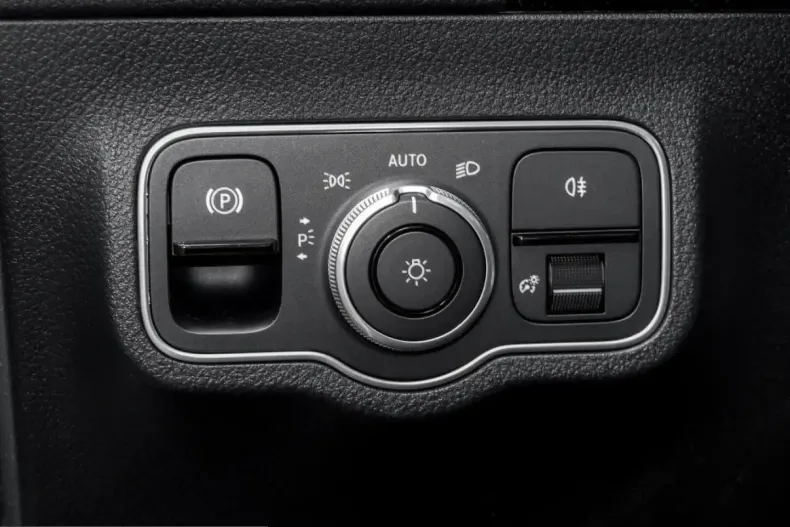Mercedes-Benz GLA 250 (Clasa GLA) din 2025 cu 11.074 km - oferta MER215496 - foto 18