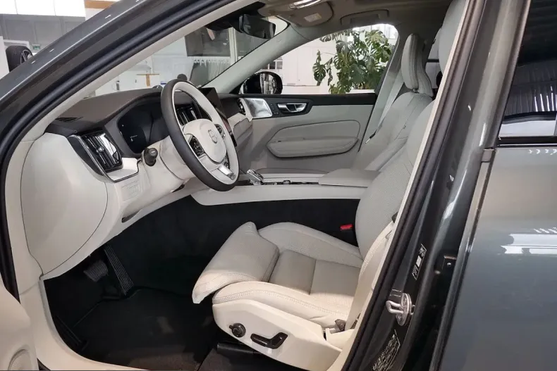 Volvo XC60 din 2025 cu 11.950 km - oferta VOL215497 - foto 16