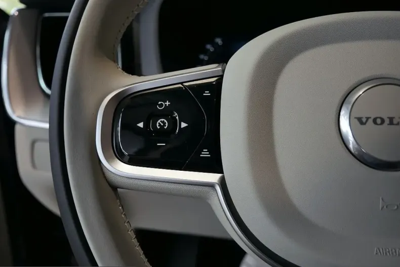 Volvo XC60 din 2025 cu 11.950 km - oferta VOL215497 - foto 26