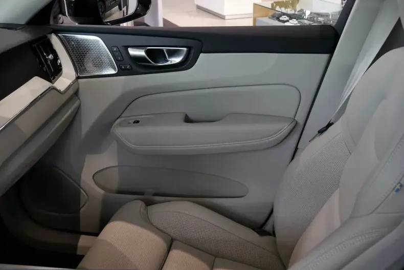 Volvo XC60 din 2025 cu 11.950 km - oferta VOL215497 - foto 29