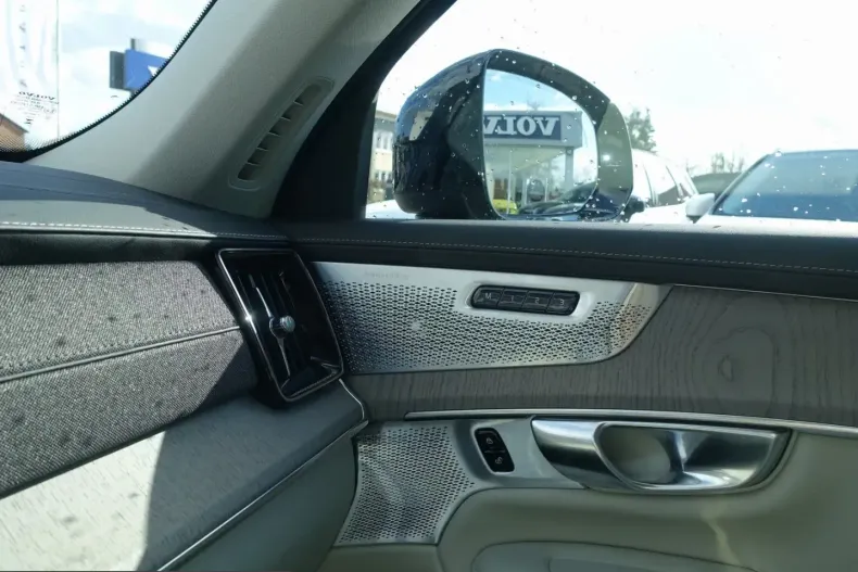 Volvo XC90 din 2025 cu 18.400 km - oferta VOL215498 - foto 15