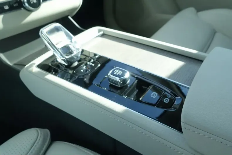 Volvo XC90 din 2025 cu 18.400 km - oferta VOL215498 - foto 16