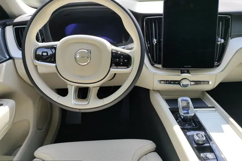 Volvo XC60 din 2025 cu 9.900 km - oferta VOL215499 - foto 12