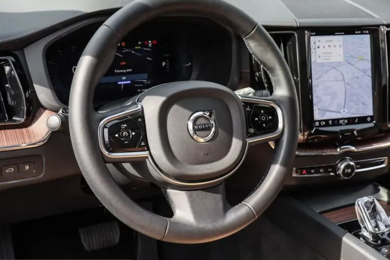 Volvo XC60 din 2025 cu 17.300 km - oferta VOL215500 - foto 8