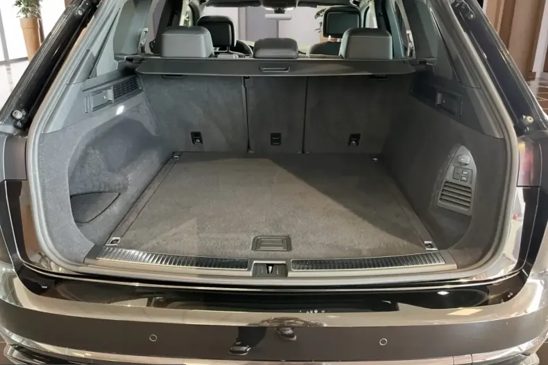 Volkswagen Touareg din 2023 cu 27.505 km - oferta VOL215537 - foto 24