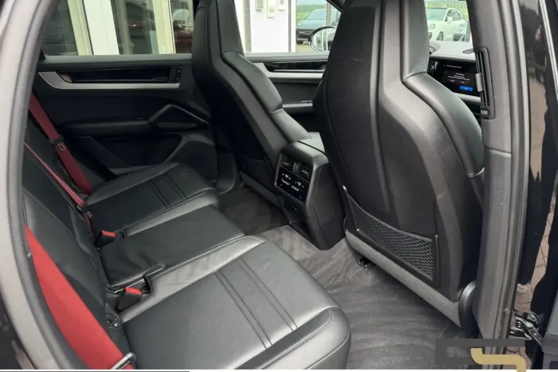 Porsche Cayenne din 2024 cu 39.854 km - oferta POR215565 - foto 17