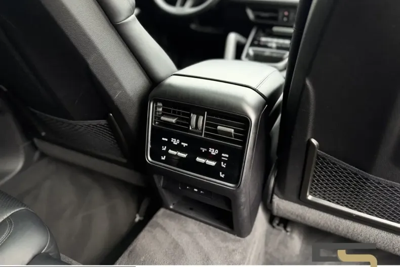 Porsche Cayenne din 2024 cu 39.854 km - oferta POR215565 - foto 19