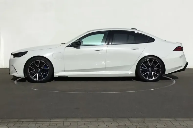 BMW M5 (Seria 5) din 2025 cu 13.185 km - oferta BMW215568 - foto 4