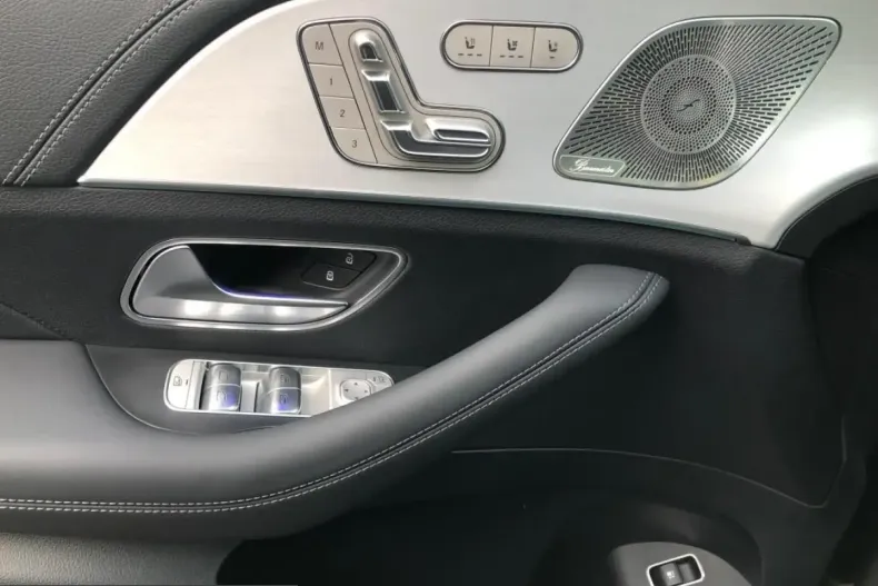Mercedes-Benz GLE 400 (Clasa GLE) din 2023 cu 24.569 km - oferta MER215636 - foto 19