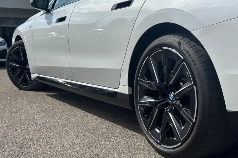 BMW 740 (Seria 7) din 2025 cu 7.099 km - oferta BMW215641 - foto 8