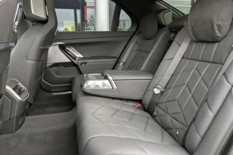 BMW 740 (Seria 7) din 2025 cu 28.182 km - oferta BMW215649 - foto 6