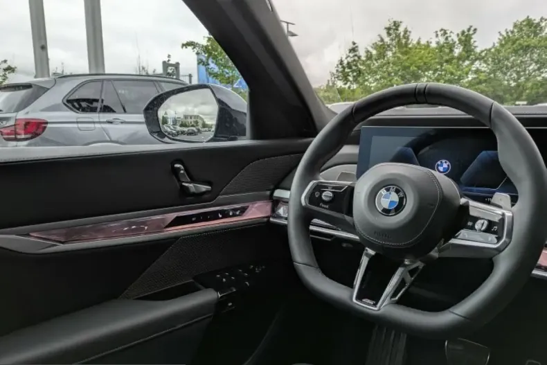 BMW 740 (Seria 7) din 2025 cu 28.182 km - oferta BMW215649 - foto 8