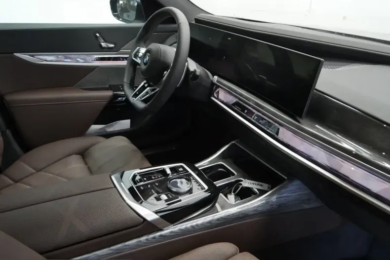 BMW 740 (Seria 7) din 2025 cu 1.900 km - oferta BMW215654 - foto 5