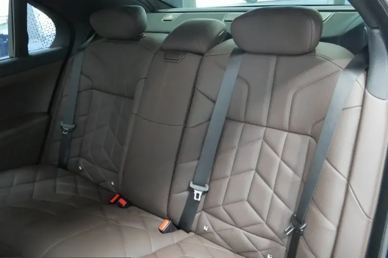 BMW 740 (Seria 7) din 2025 cu 1.900 km - oferta BMW215654 - foto 9