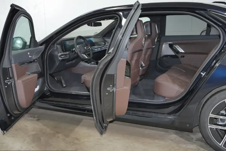 BMW 740 (Seria 7) din 2025 cu 1.900 km - oferta BMW215654 - foto 10
