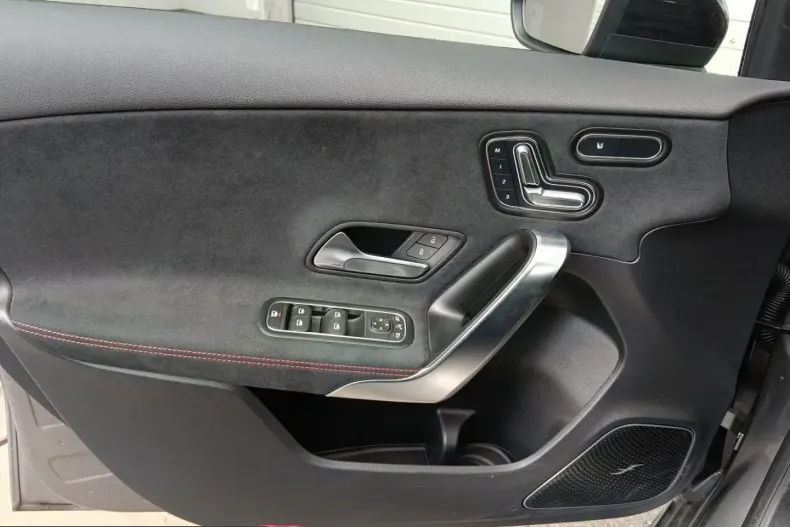 Mercedes-Benz A 45 AMG (Clasa A) din 2024 cu 13.249 km - oferta MER215660 - foto 18