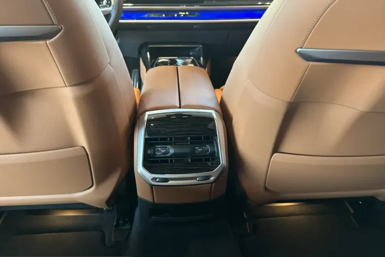 BMW 740 (Seria 7) din 2025 cu 6.016 km - oferta BMW215663 - foto 17