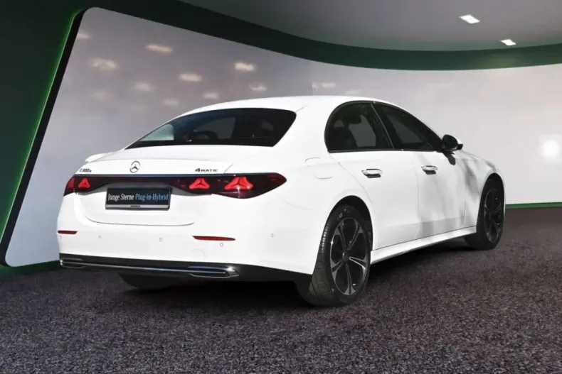 Mercedes-Benz E 300 (Clasa E) din 2025 cu 24.098 km - oferta MER215670 - foto 8