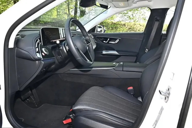 Mercedes-Benz E 300 (Clasa E) din 2025 cu 24.098 km - oferta MER215670 - foto 12