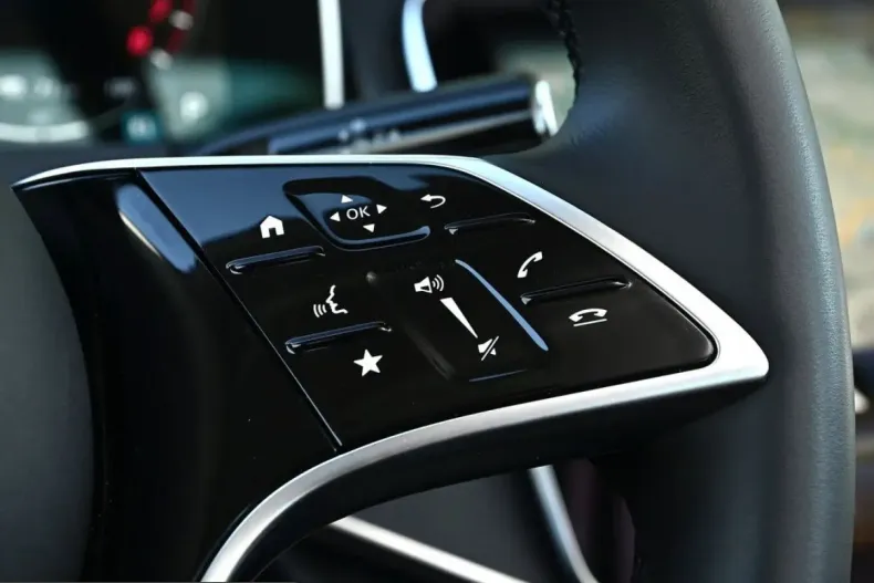 Mercedes-Benz E 300 (Clasa E) din 2025 cu 24.098 km - oferta MER215670 - foto 20