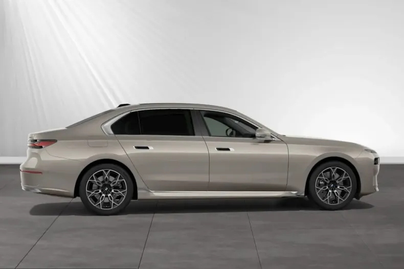 BMW 750 (Seria 7) din 2025 cu 24.600 km - oferta BMW215672 - foto 8