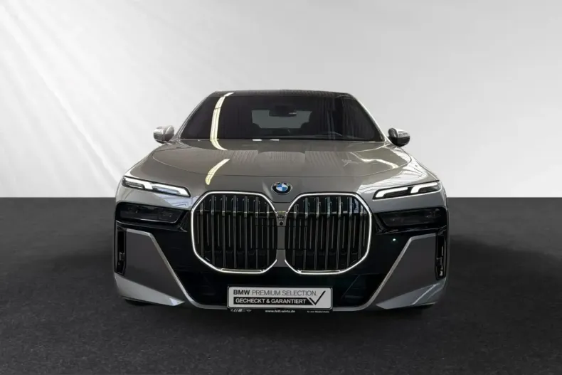BMW 740 (Seria 7) din 2025 cu 24.900 km - oferta BMW215674 - foto 1