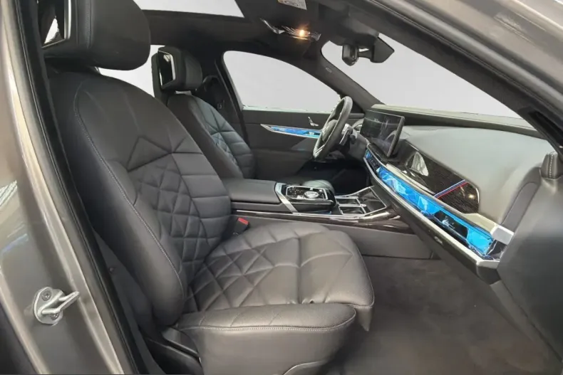 BMW 740 (Seria 7) din 2025 cu 24.900 km - oferta BMW215674 - foto 6