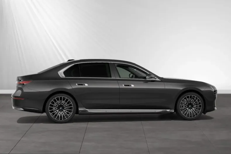 BMW 750 (Seria 7) din 2025 cu 42.150 km - oferta BMW215677 - foto 8