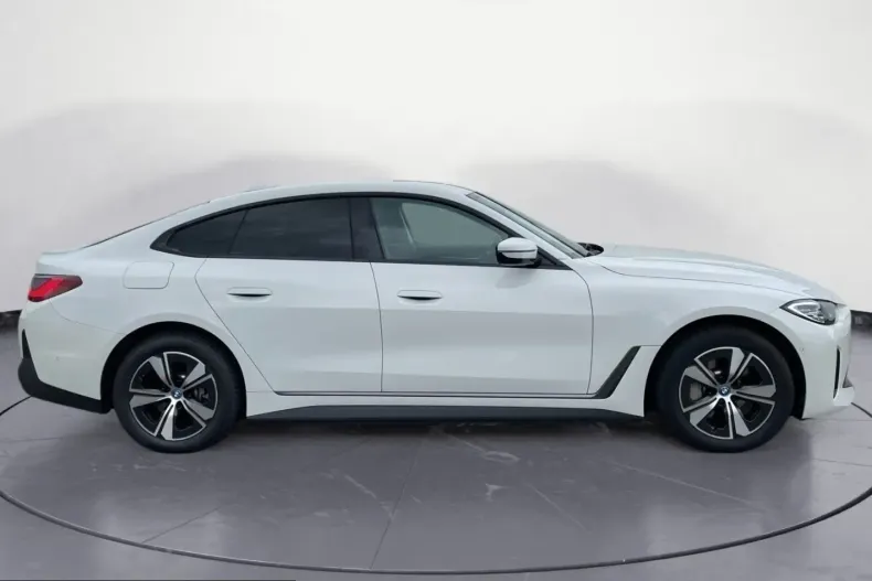 BMW i4 (Seria 4) din 2023 cu 39.481 km - oferta BMW215699 - foto 6