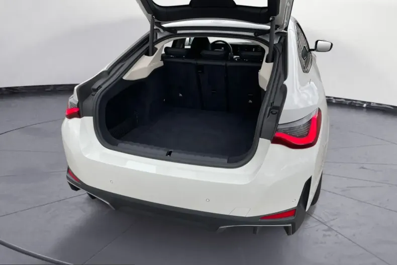 BMW i4 (Seria 4) din 2023 cu 39.481 km - oferta BMW215699 - foto 9