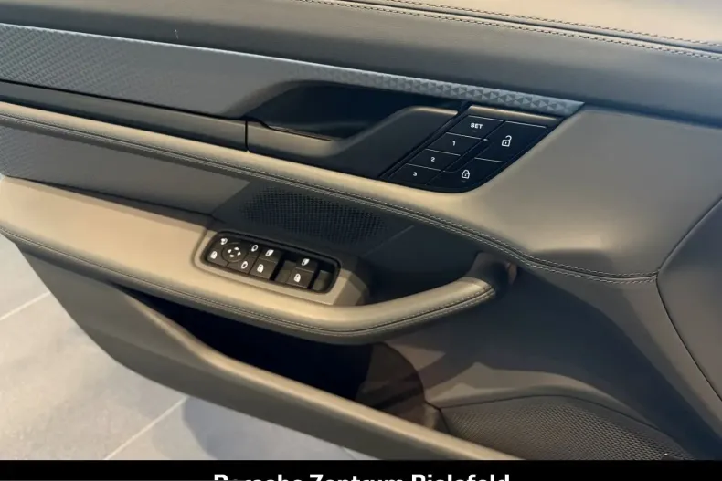 Porsche Taycan din 2025 cu 5.355 km - oferta POR215701 - foto 22