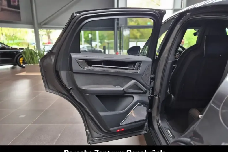 Porsche Cayenne din 2024 cu 31.825 km - oferta POR215703 - foto 29