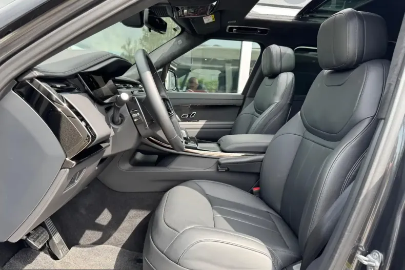 Land Rover Range Rover Sport din 2025 cu 7.761 km - oferta LAN215780 - foto 9